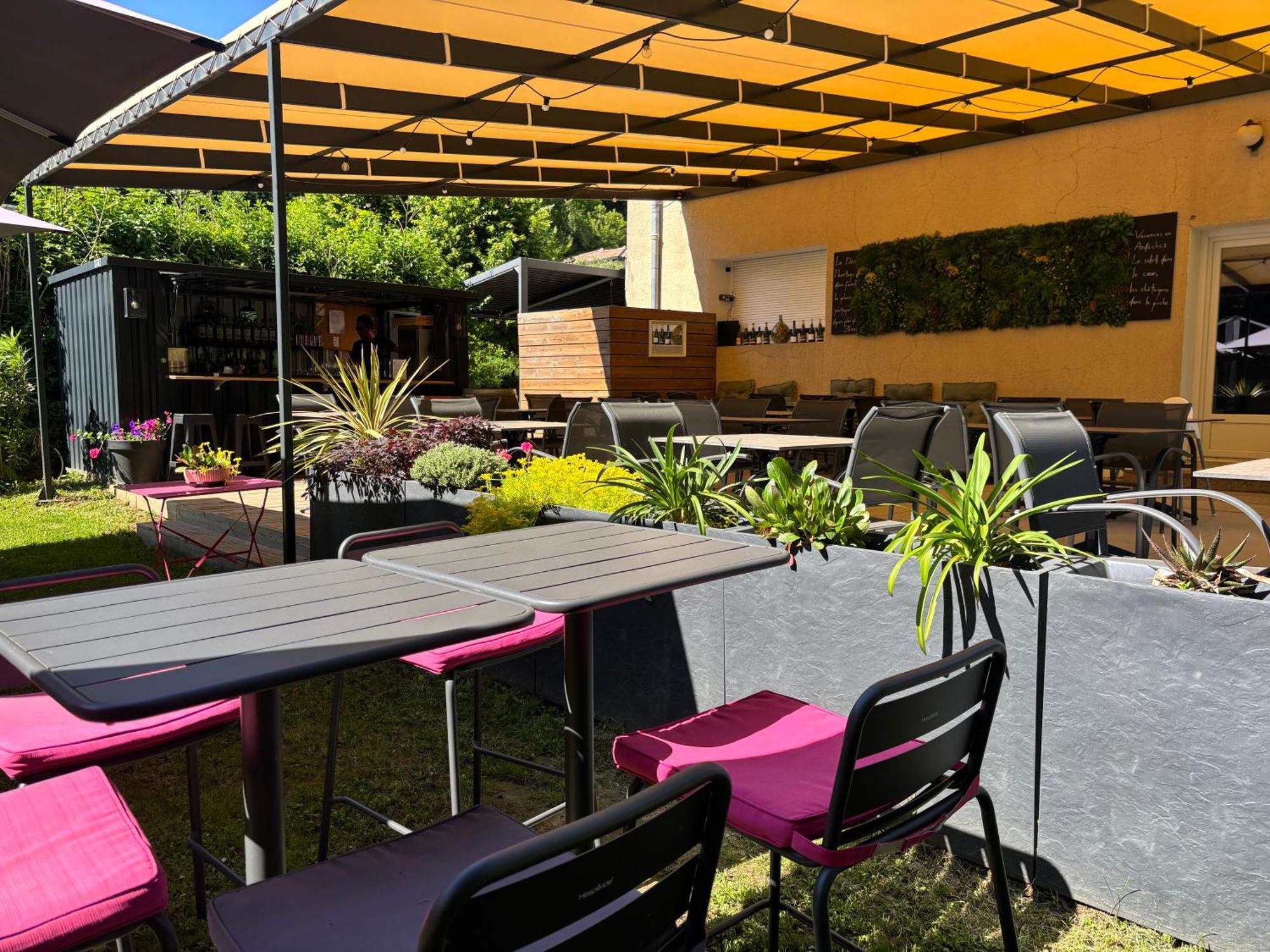Hotel Restaurant La Desirade Saint-Désirat Exteriör bild